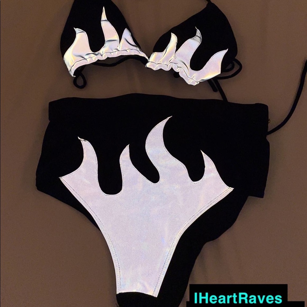 IHeartRaves Reflective Fire Mesh Set